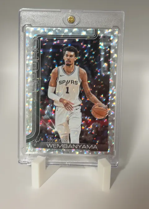 Victor Wembanyama 2024-25 Topps Flagship Basketball #195 Crackle foil
